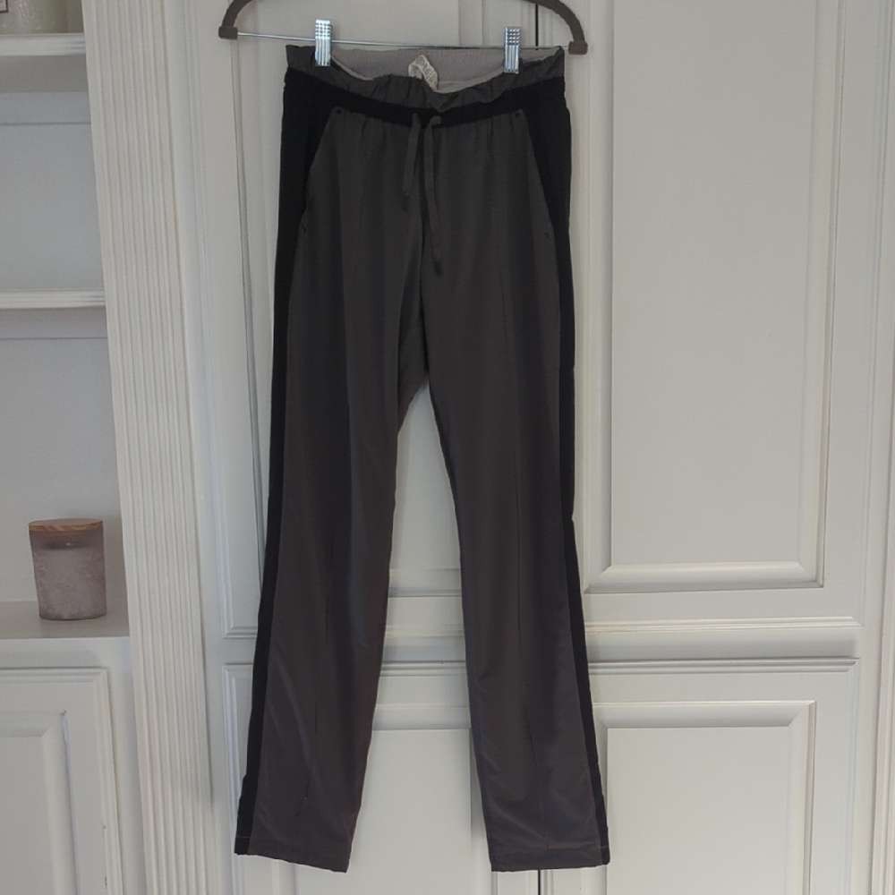 Women's Lululemon Black and Gray Jogger Pants Size 4